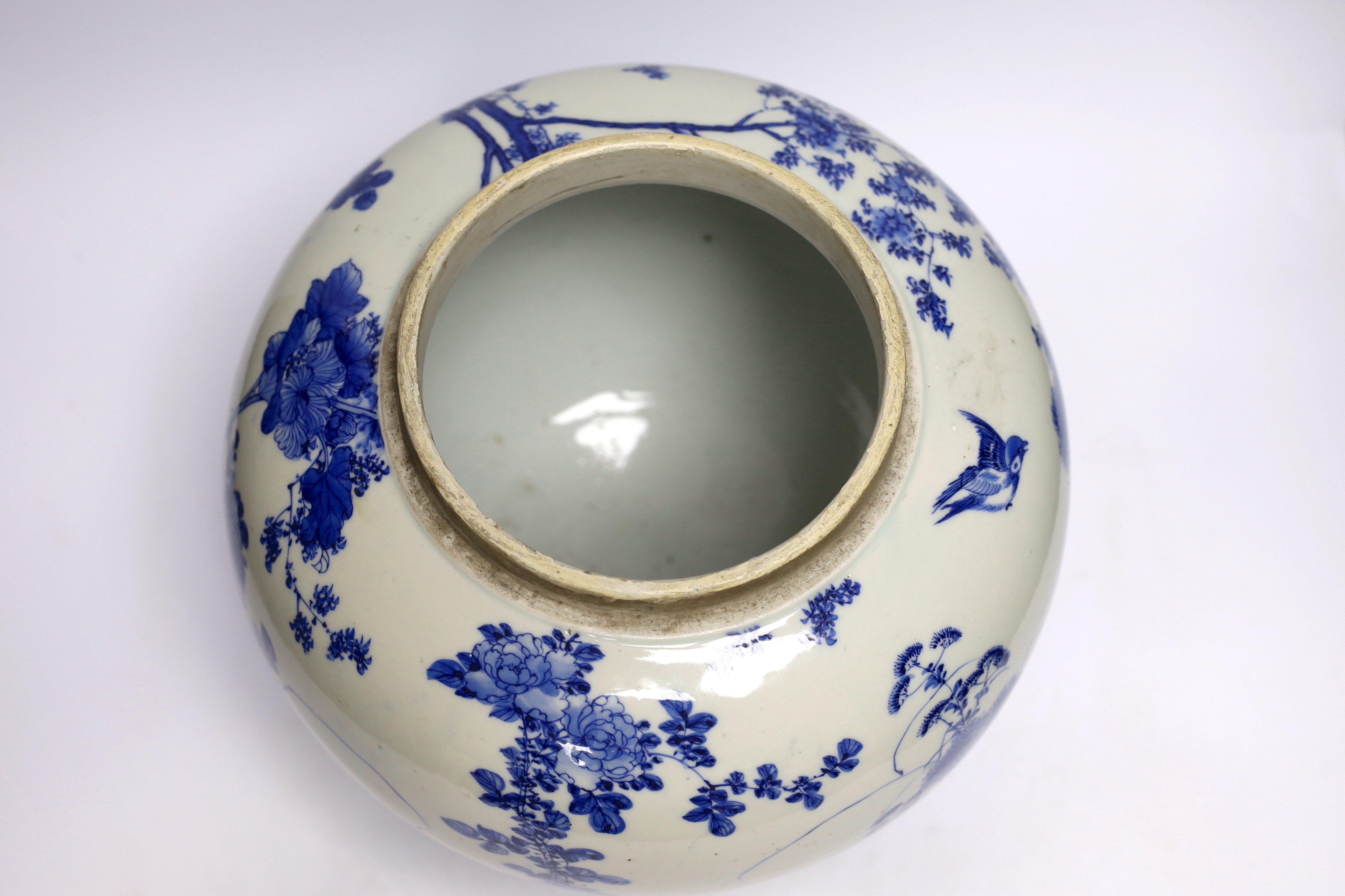 A 19th century Chinese large blue and white jar, 28cm high